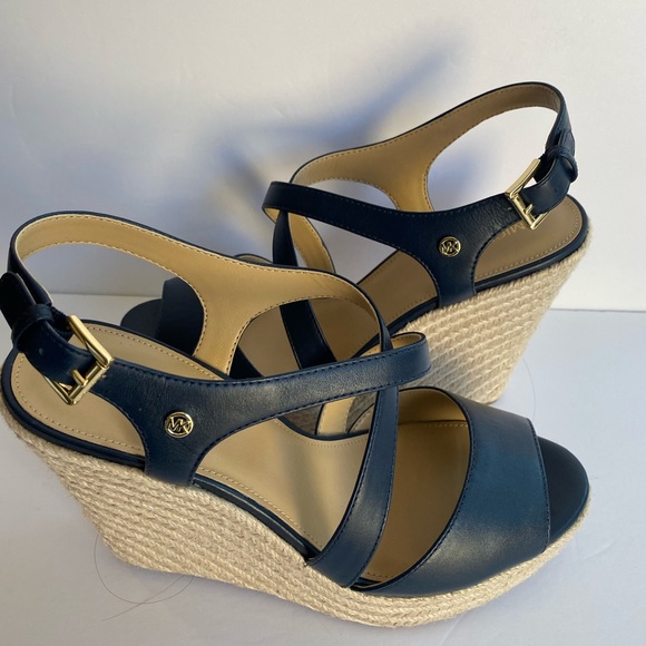Michael Kors women’s Martyna Navy Leather Wedge. - Picture 3 of 8